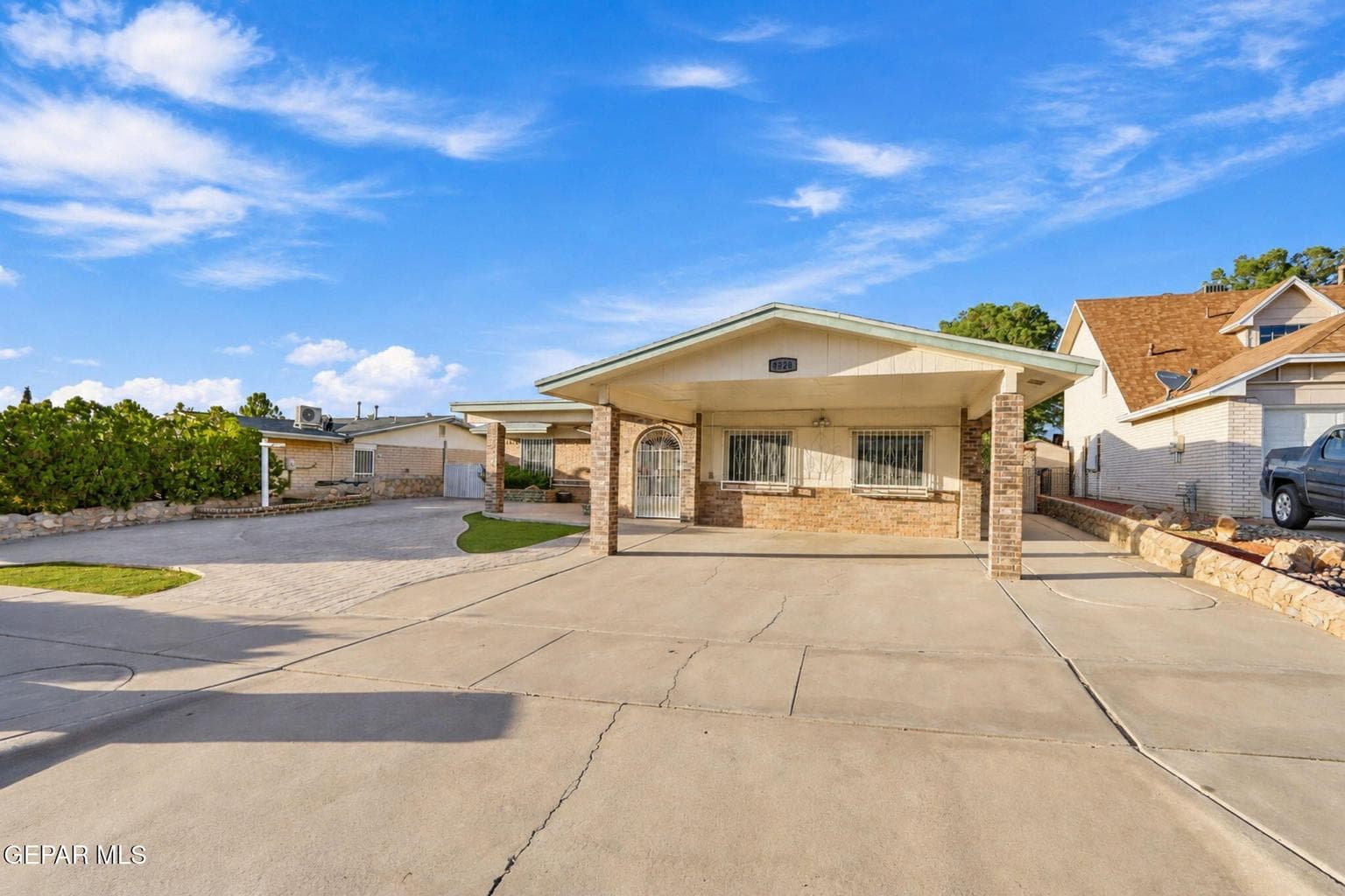 8528 SARATOGA Drive