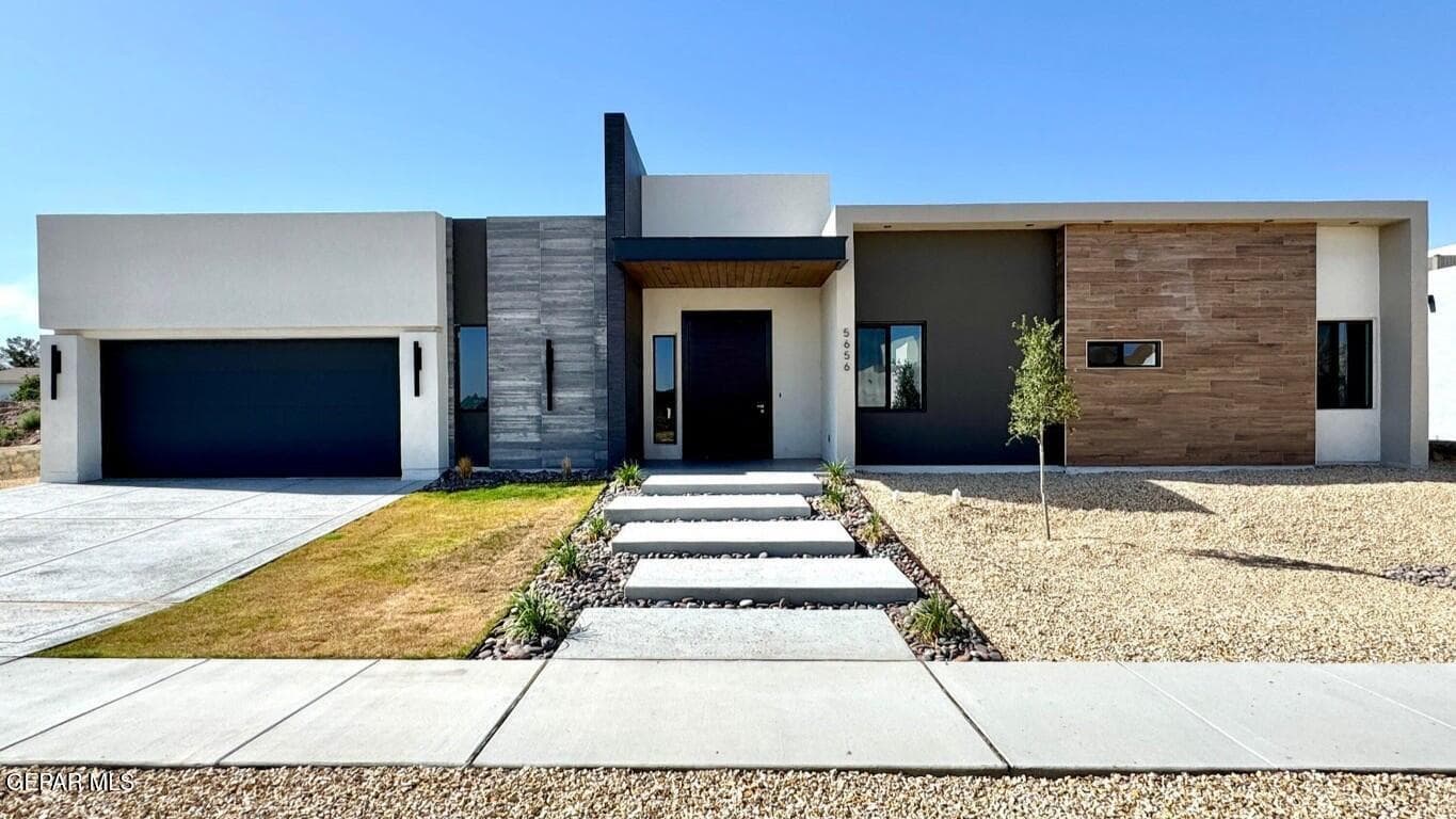 5656 RIO BONITO Circle