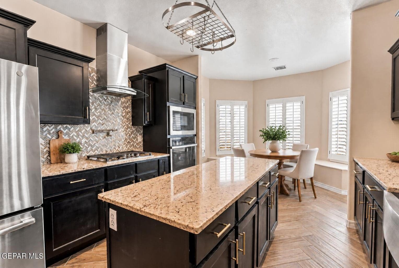4-Breakfast nook