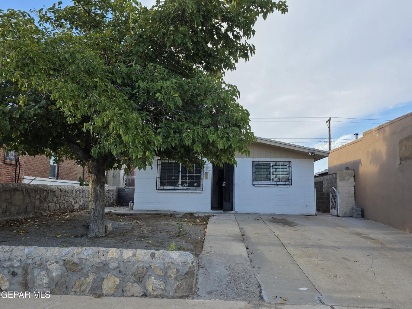 3219 SACRAMENTO Avenue