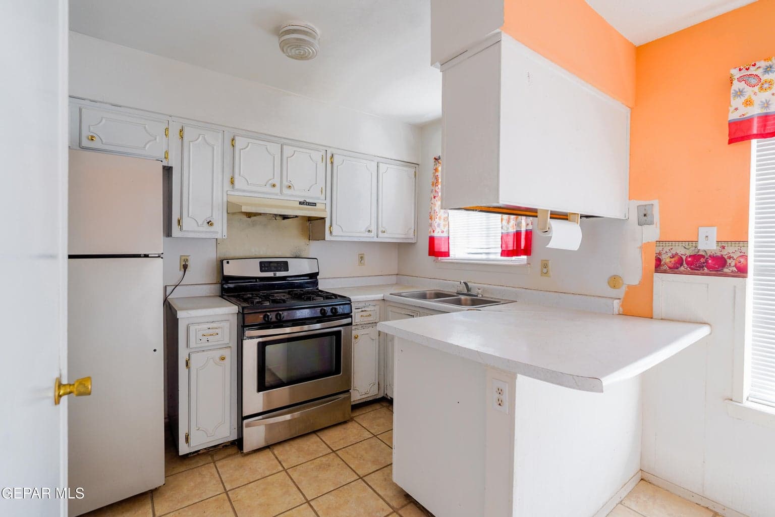 10137 Milan St-8