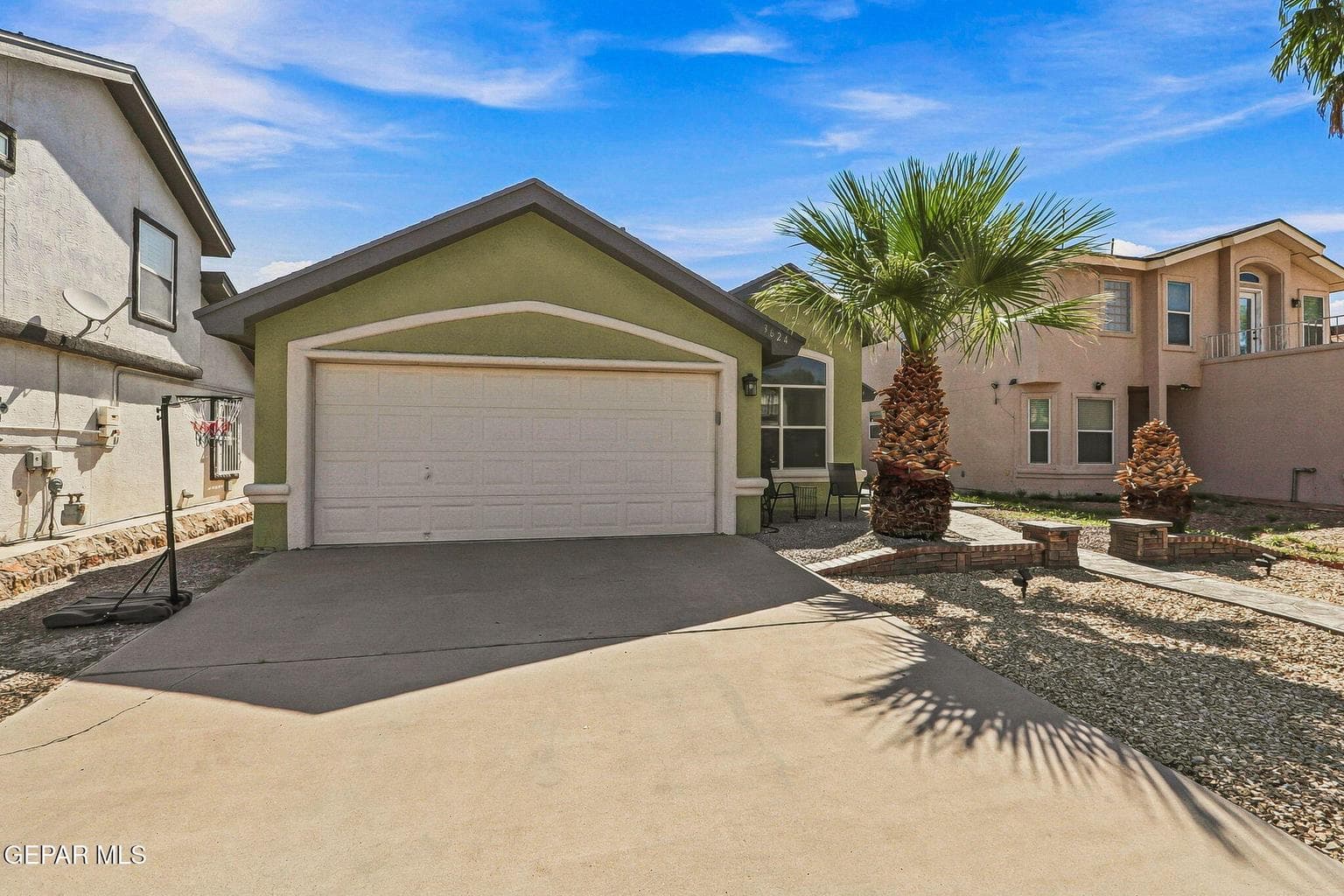3624 LA CUESTA Drive
