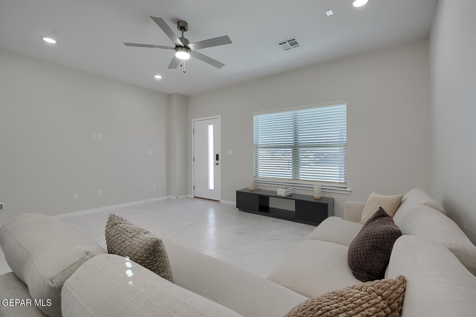 3805-Aspire-Living-Foyer
