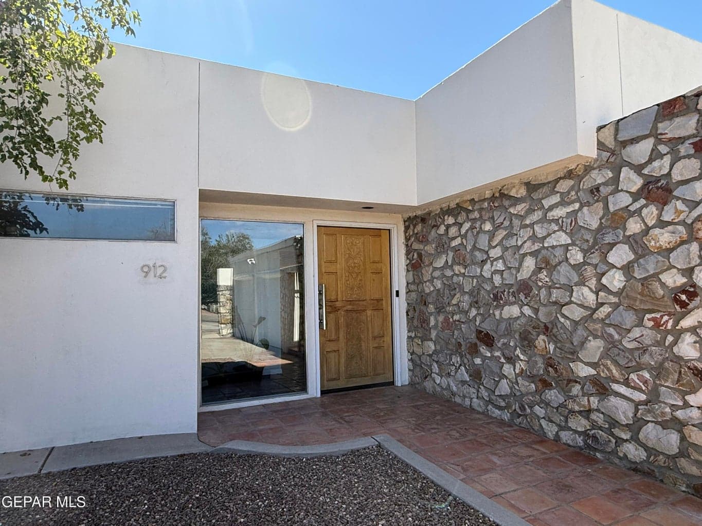 912 THUNDERBIRD Drive