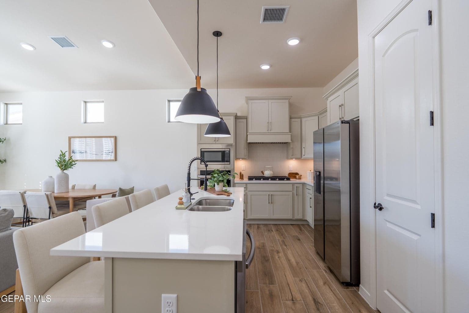 3821 Aspire MLS-23