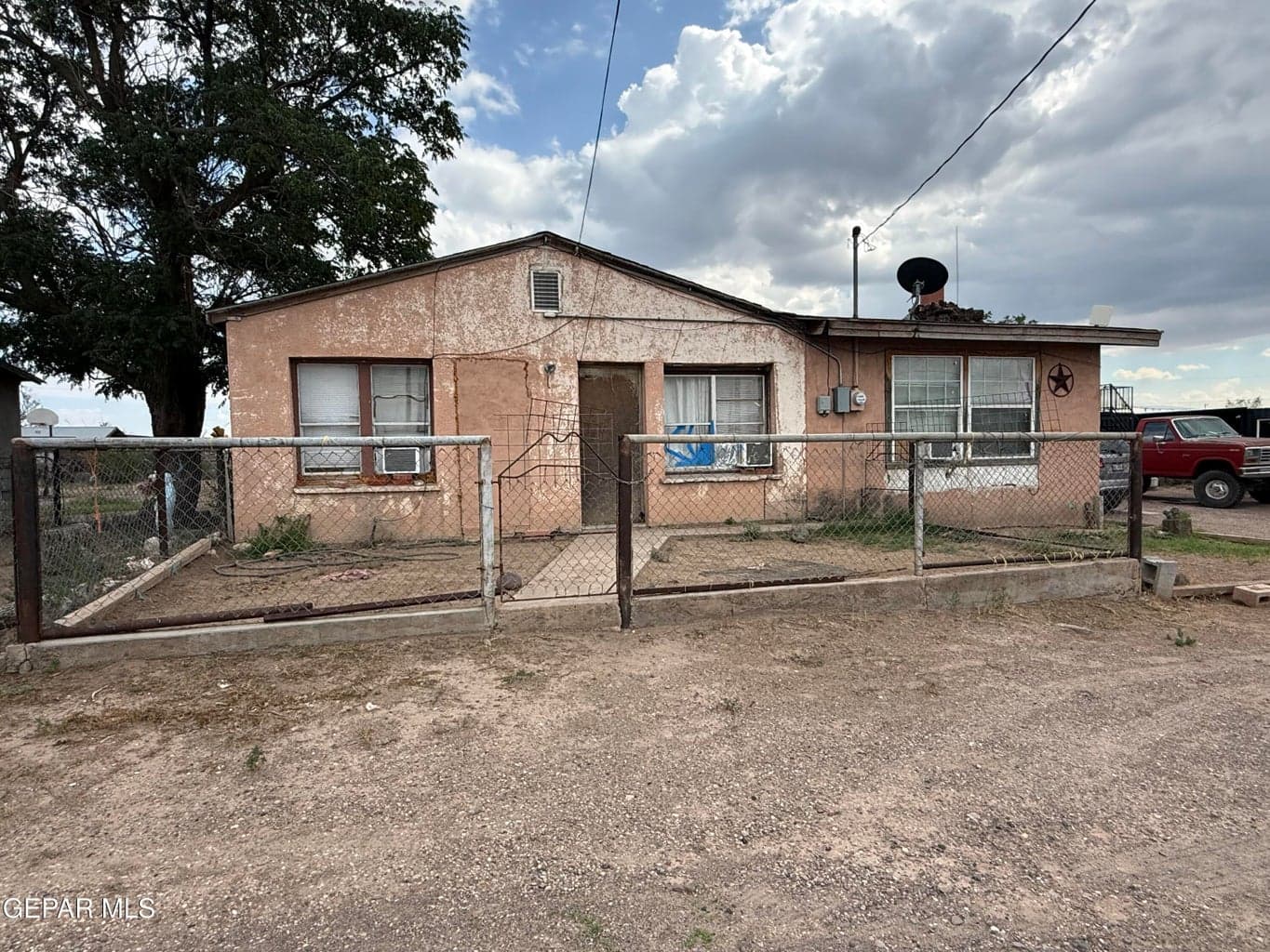 506 E GALVESTON Street
