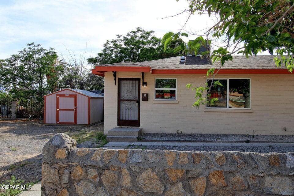 4433 E YANDELL Drive A & B