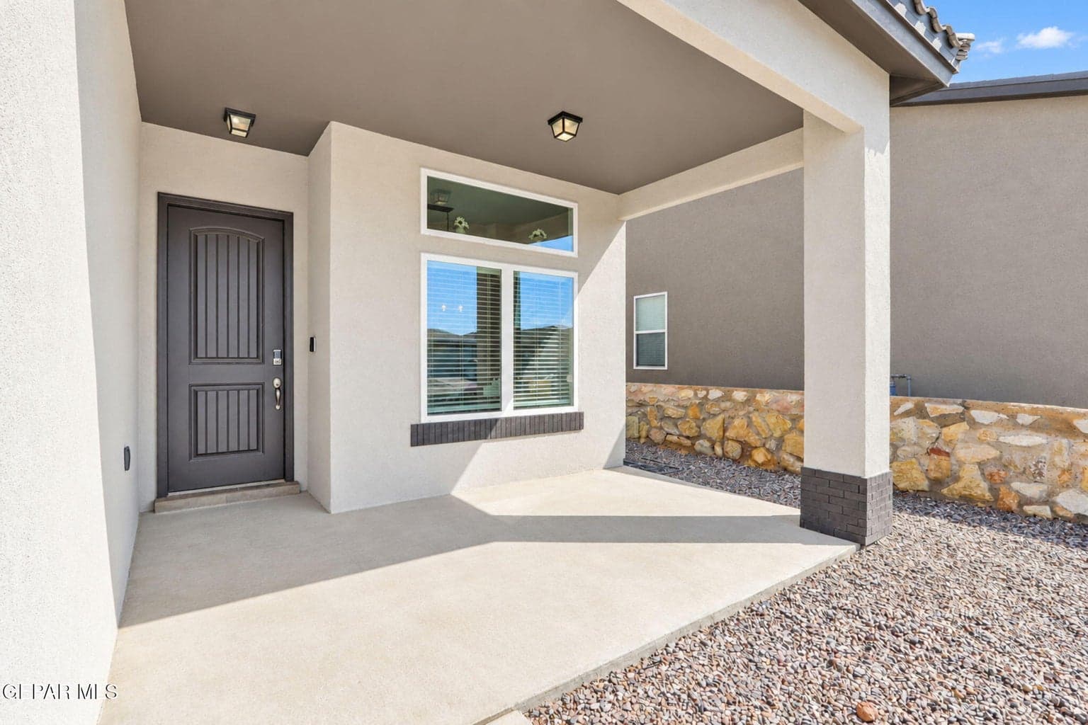 9-web-or-mls-Exterior_9