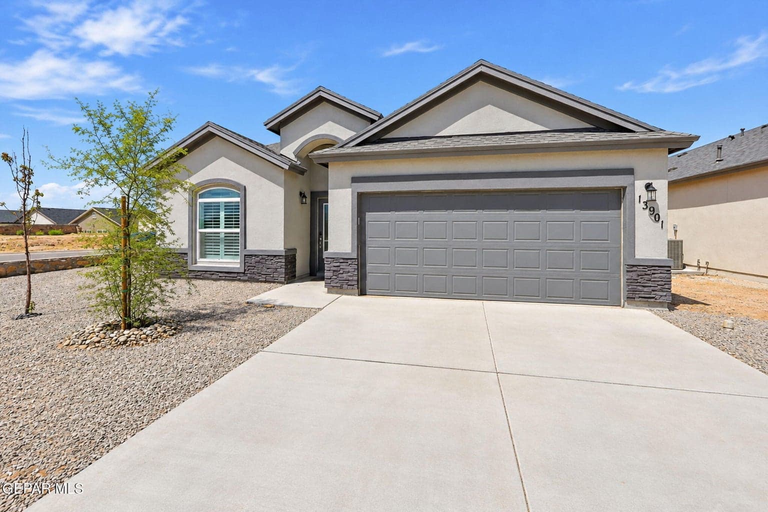 7-web-or-mls-Exterior_7