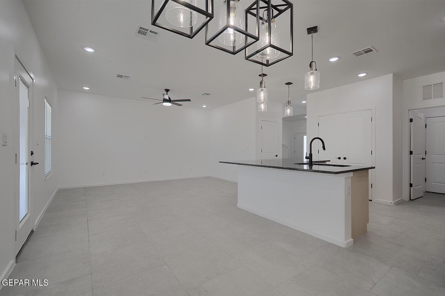 12165-Sanaa-Open-Floor