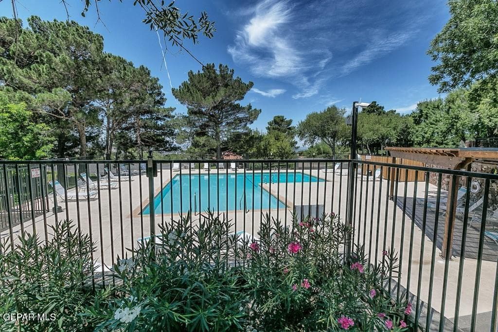 Casitas Pool