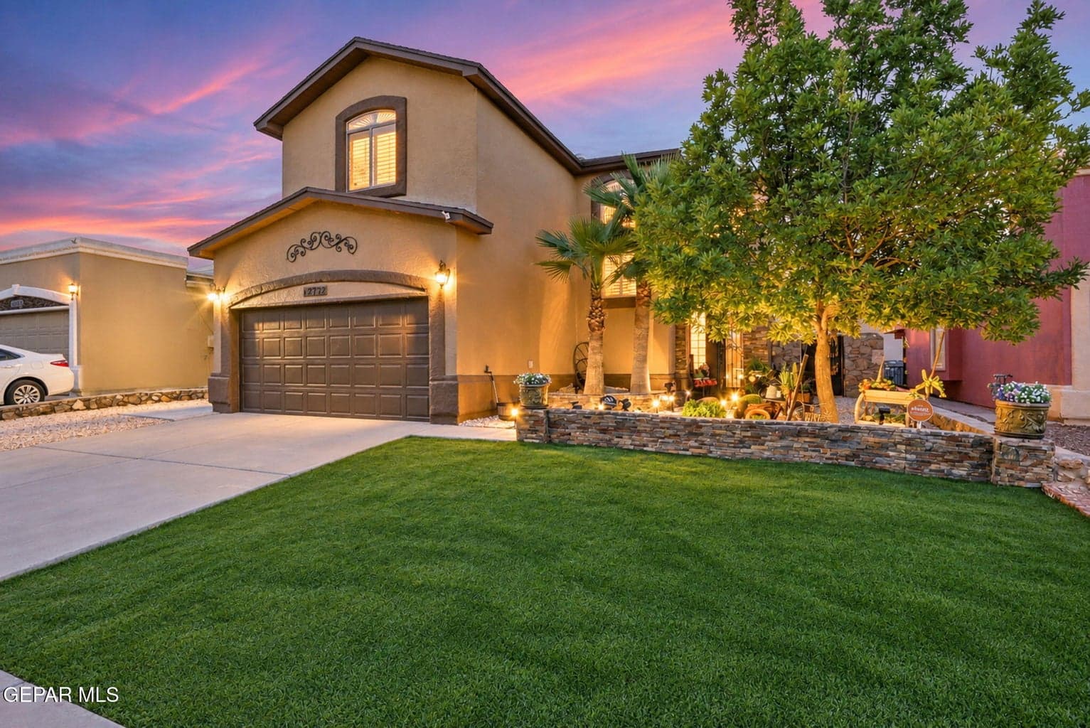 Beautifull 2 story Home with artificial low maintenance turf