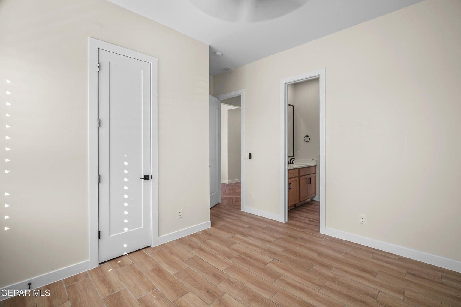 808 Croydon-5