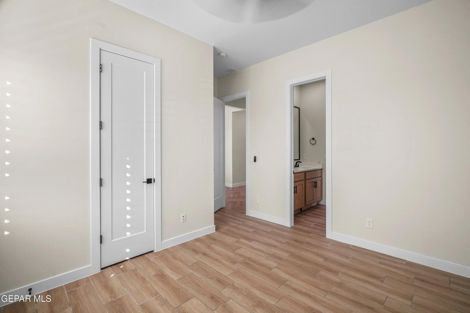 808 Croydon-5