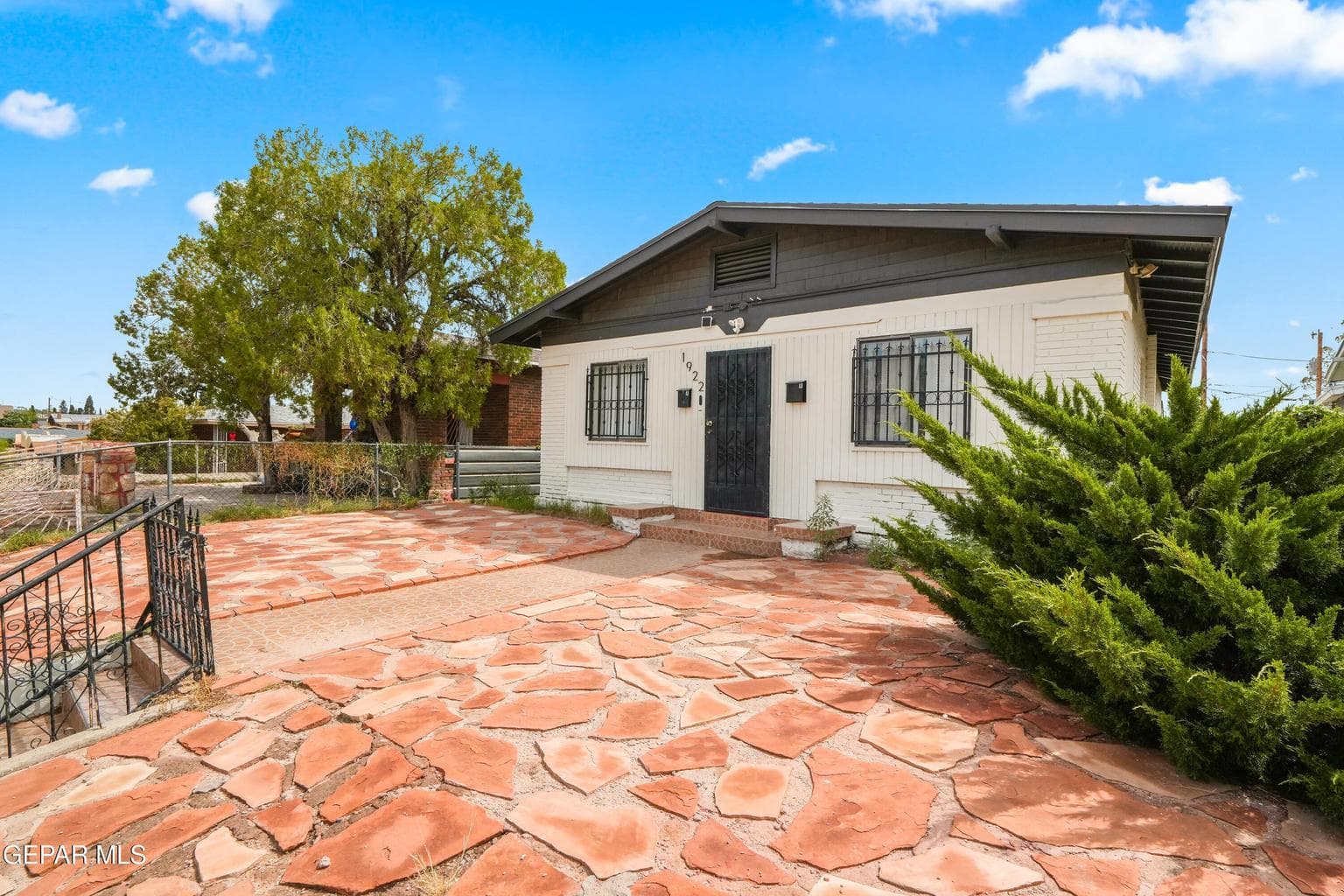 1922 Happer St-4