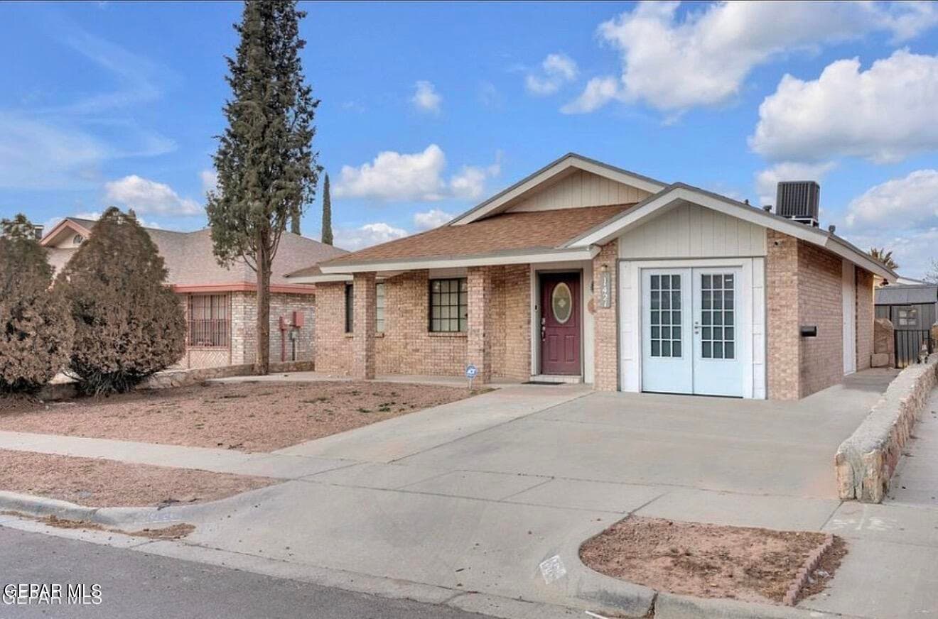 11421 LONE WOLF Circle