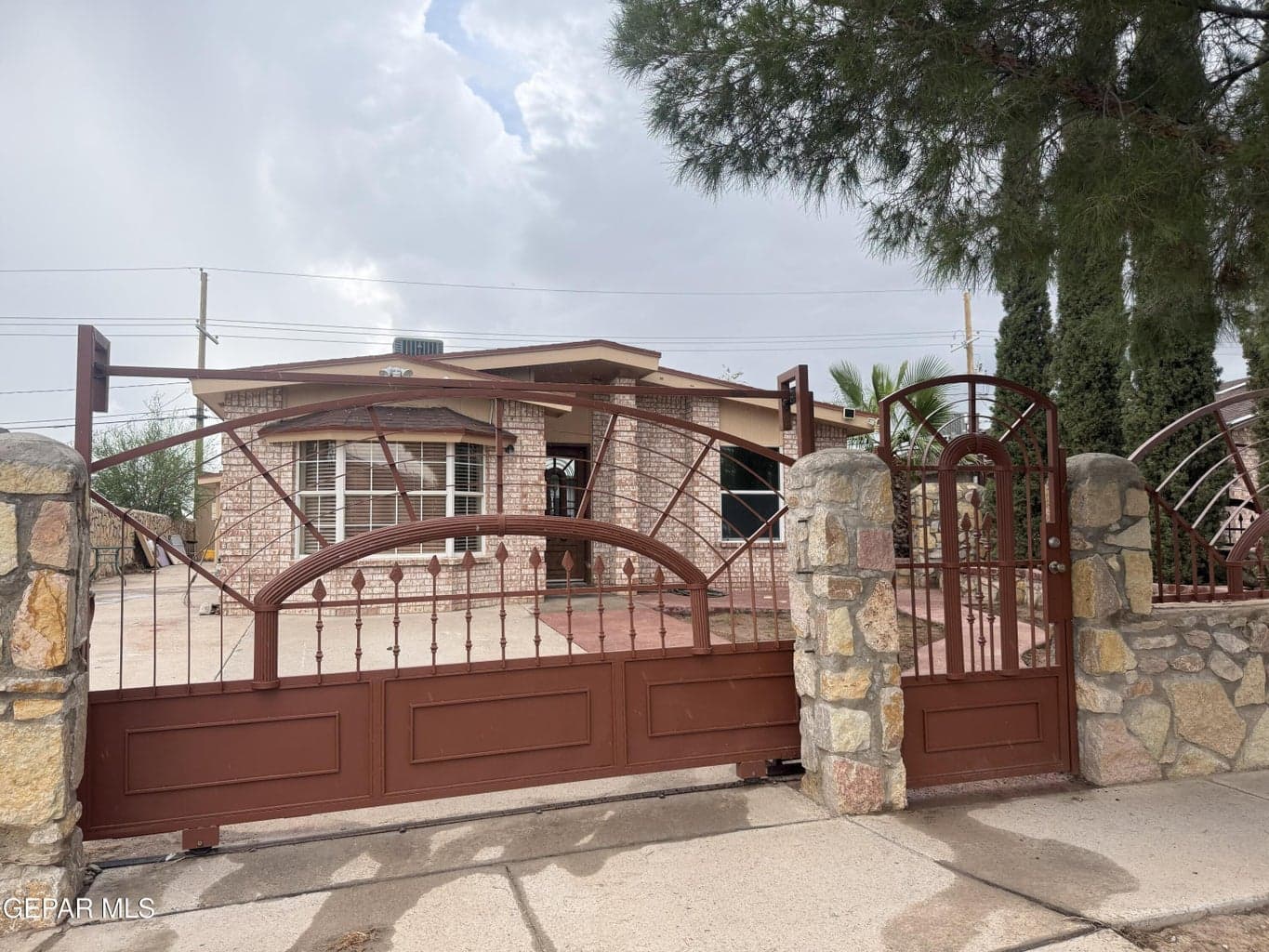 13464 SUNSET HILLS Drive