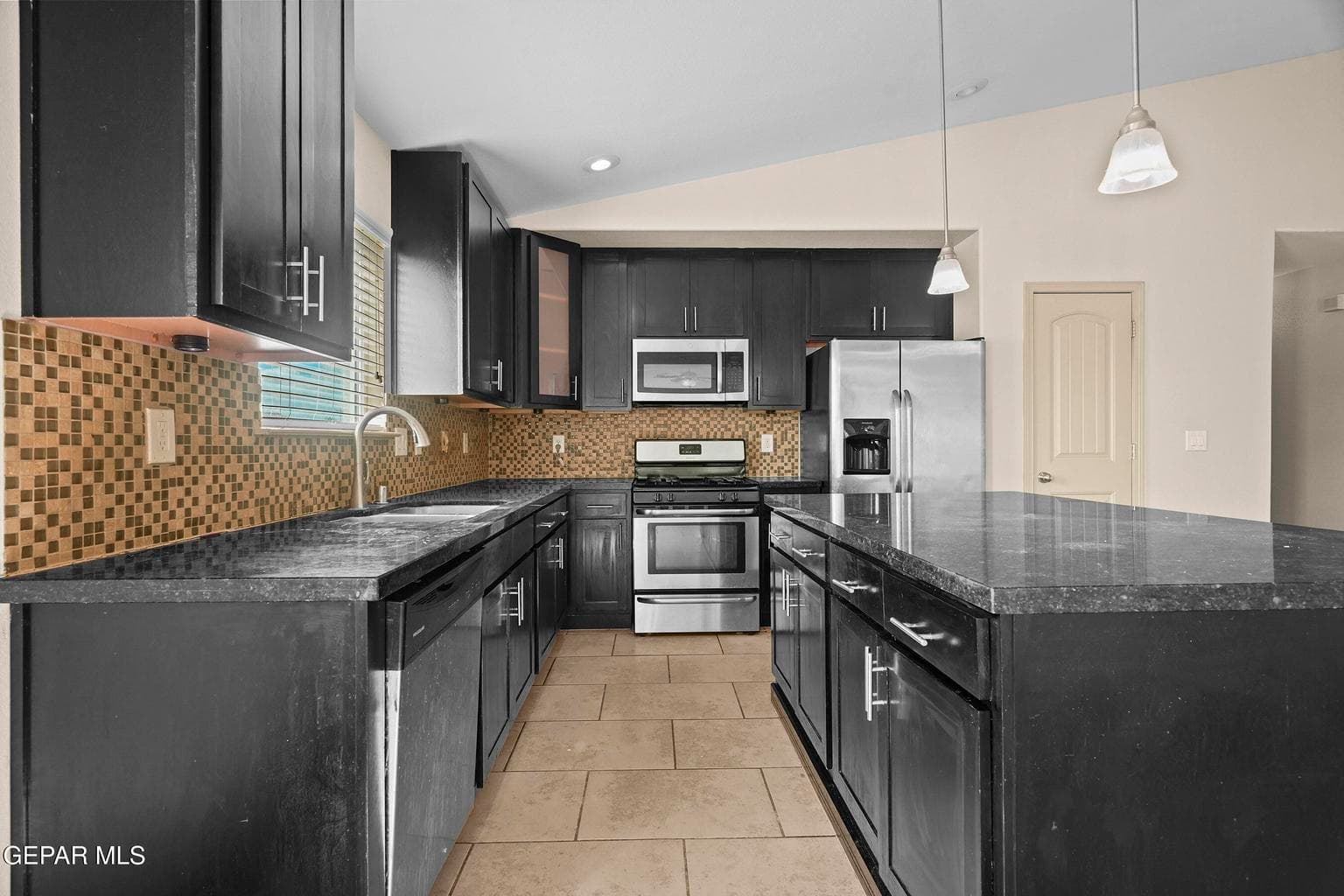 A functional space made for everyday cooking and entertaining.