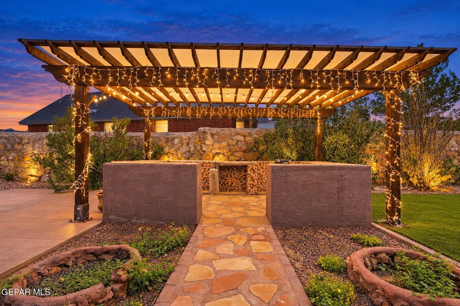 2-web-or-mls-Exterior_2