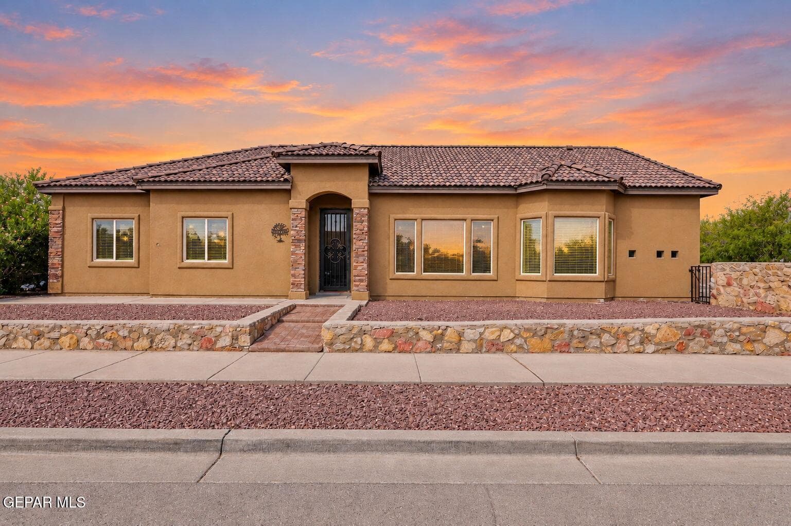 33-web-or-mls-Exterior_4