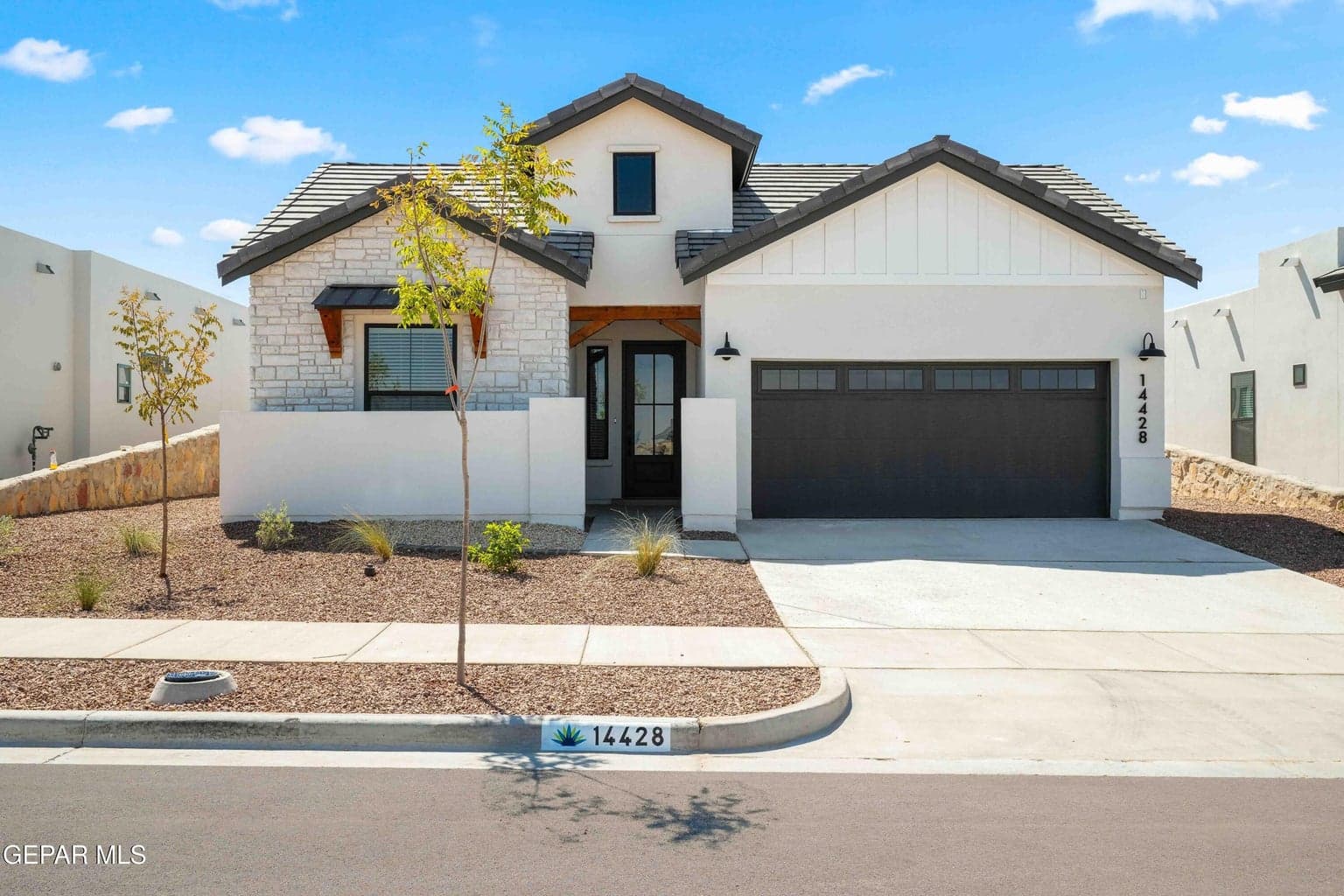 14428 Desert Wind-1