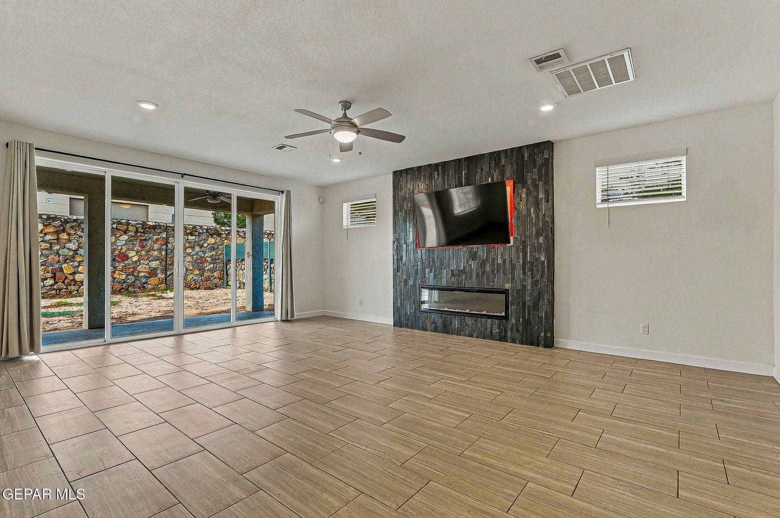 02-living-room-stone-accent-wall-electri