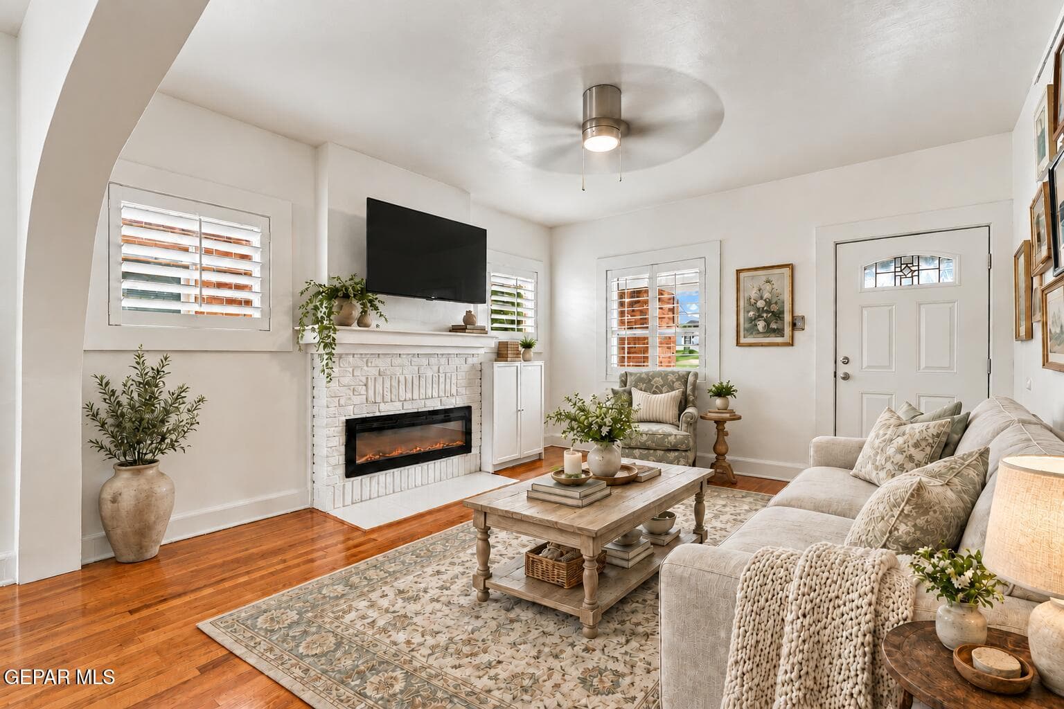 2-Living Room_