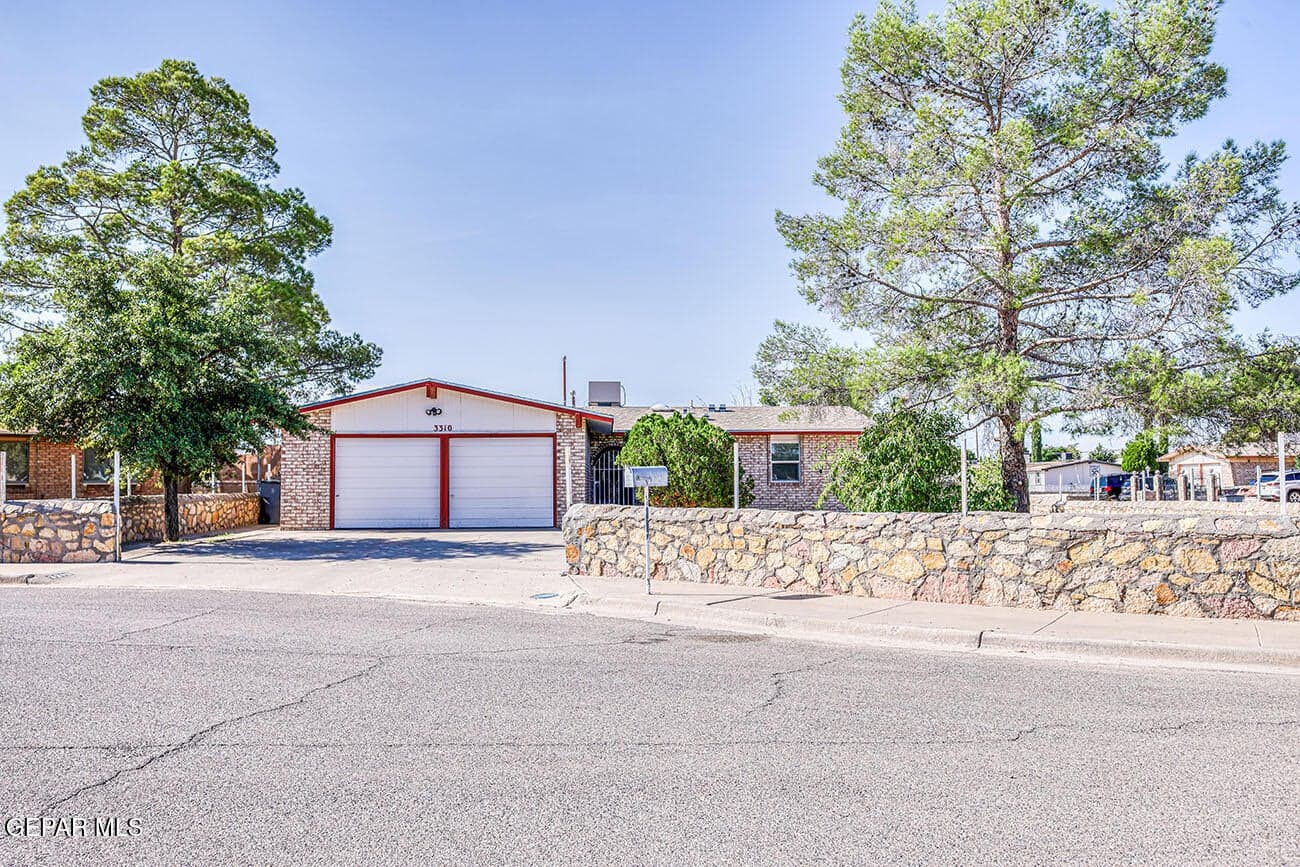 3310 E GLEN Drive