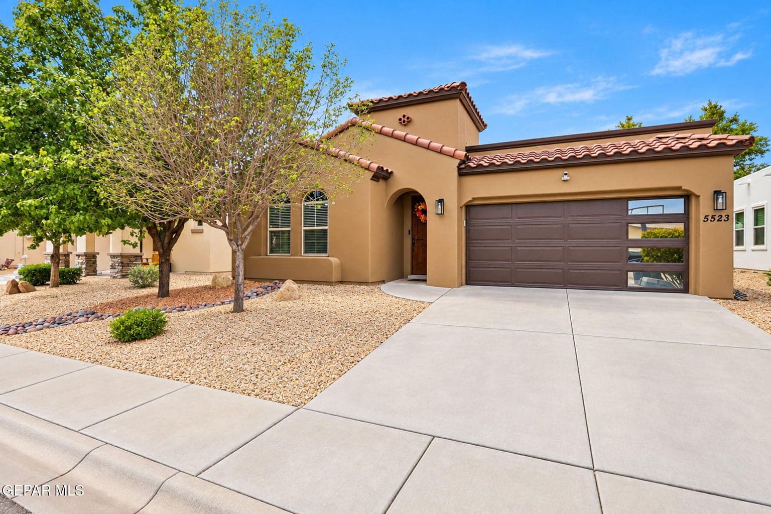 5523 GROVE Drive