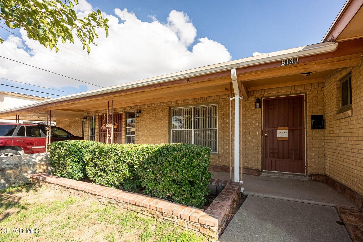 02-exterior-front-entry