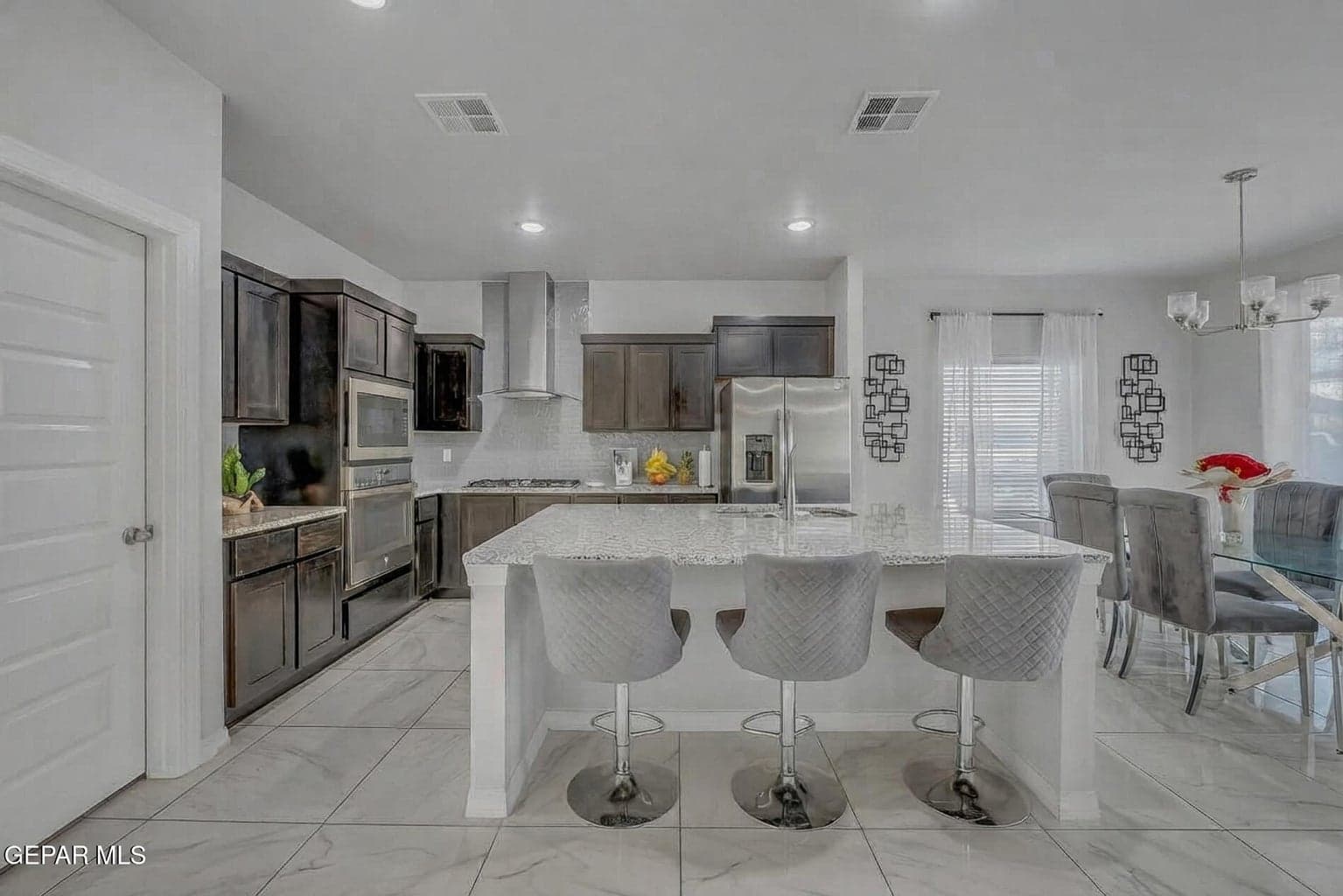 Kitchen/Dining Area