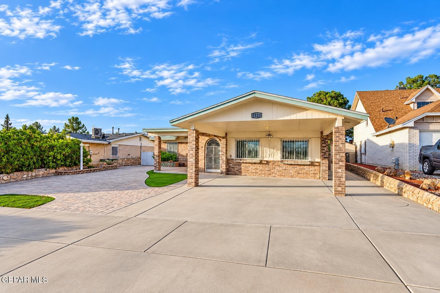 8528 SARATOGA Drive