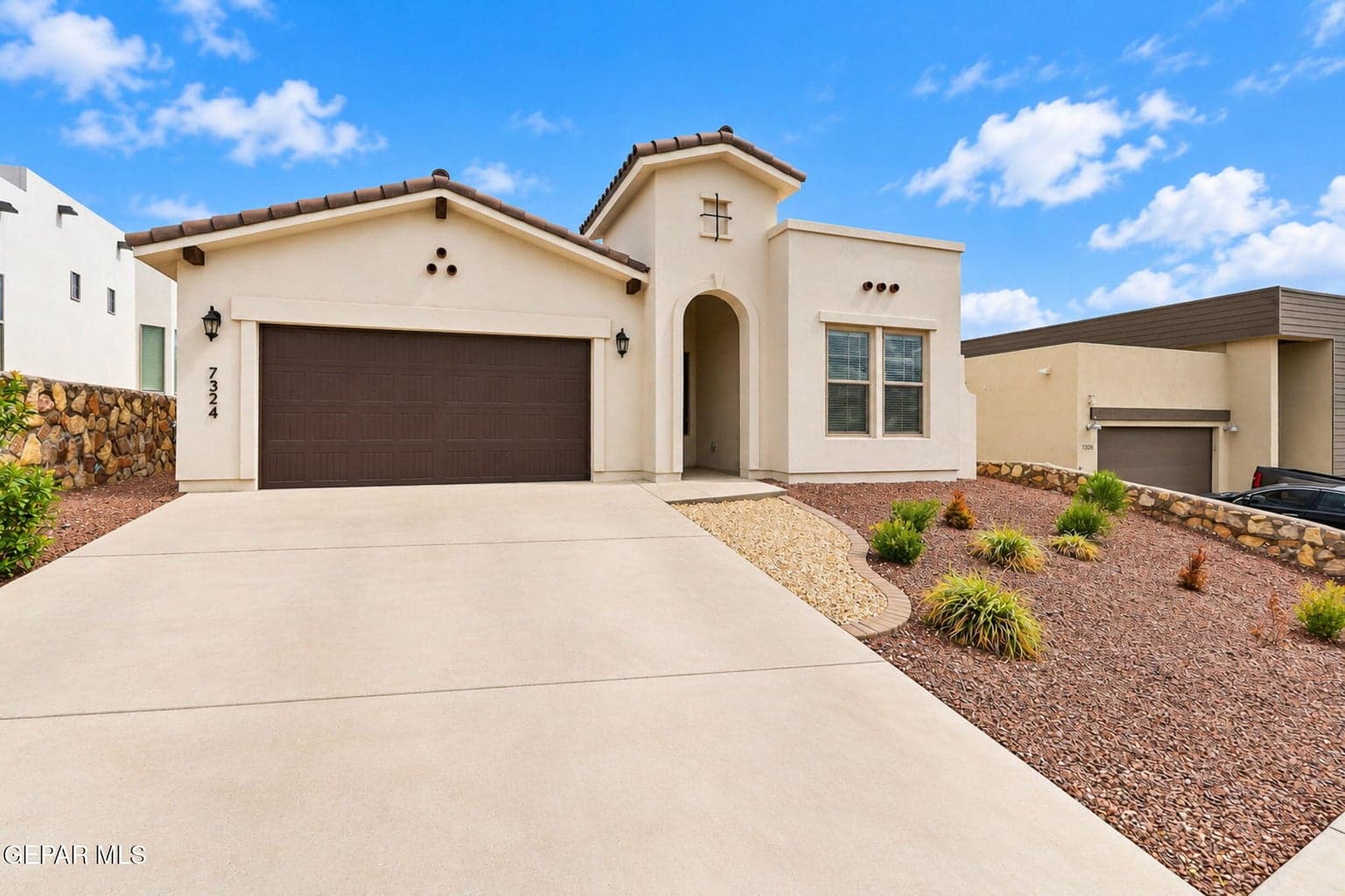 2-web-or-mls-Exterior_2
