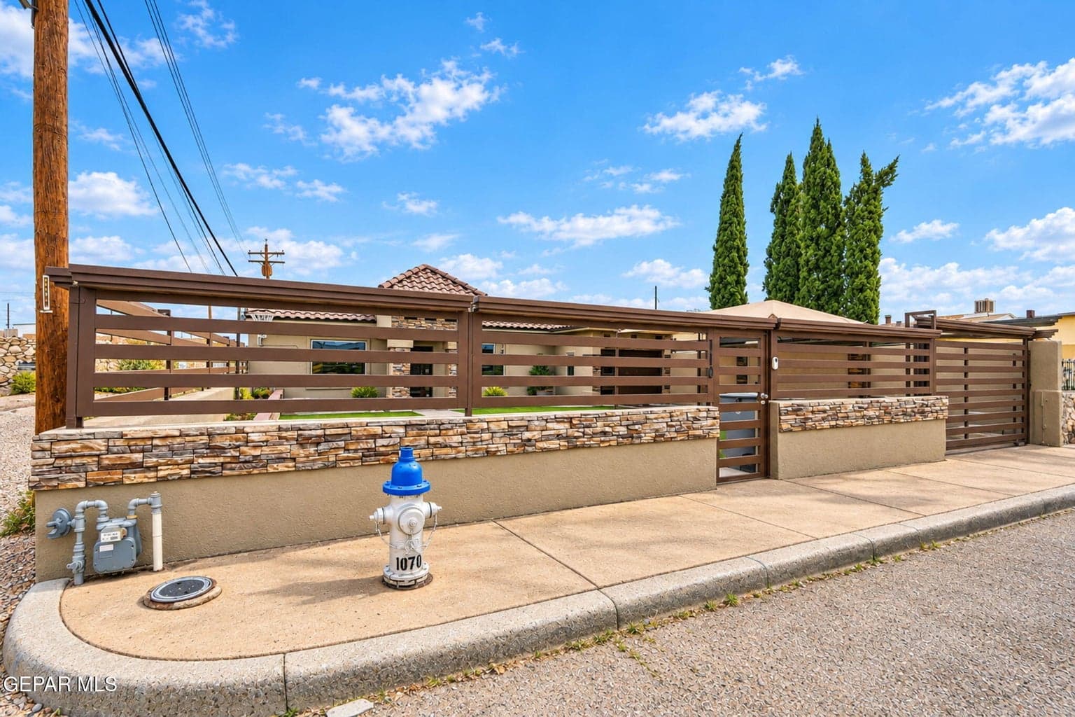 8-web-or-mls-Exterior_8