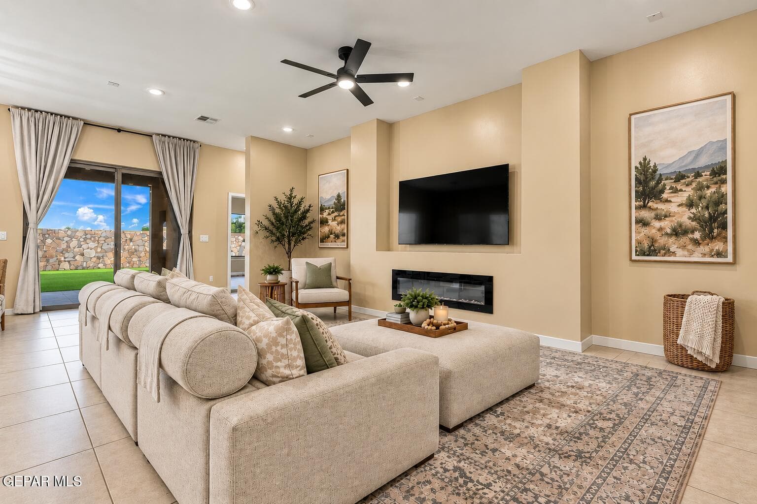 4-Living Room_