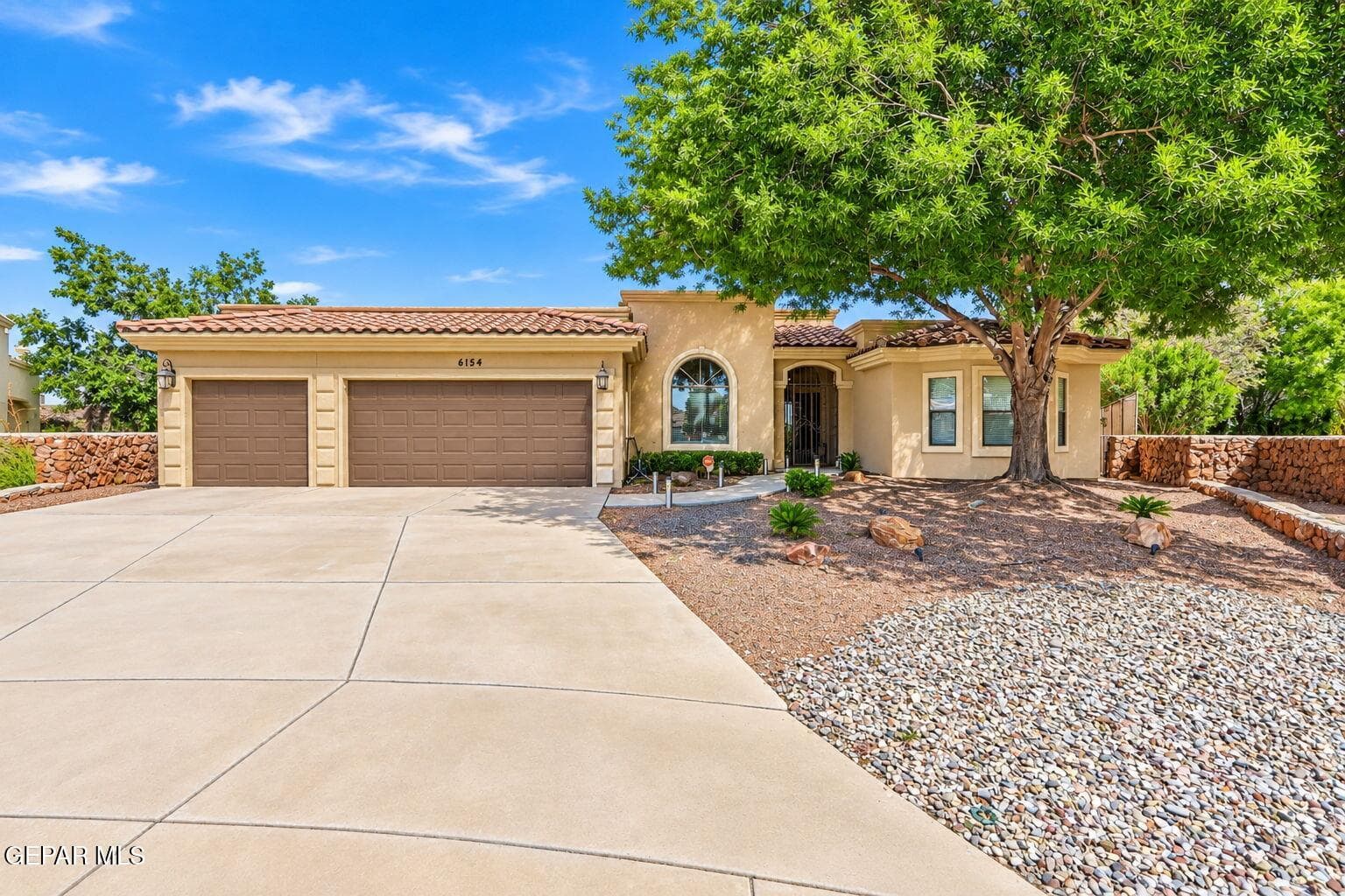 6154 VIA DE LOS ARBOLES