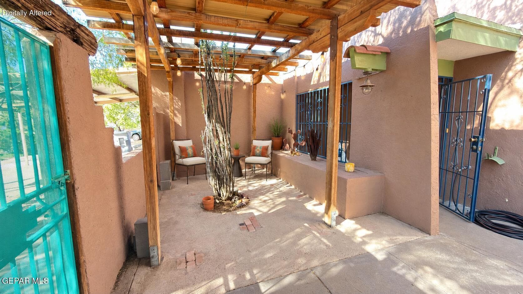 “Virtually staged to show the room’s potential. Furniture and décor not included.”