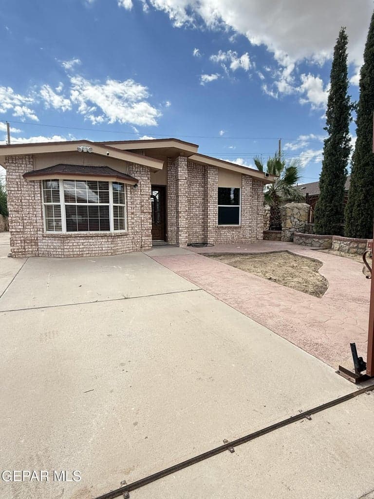 13464 SUNSET HILLS Drive