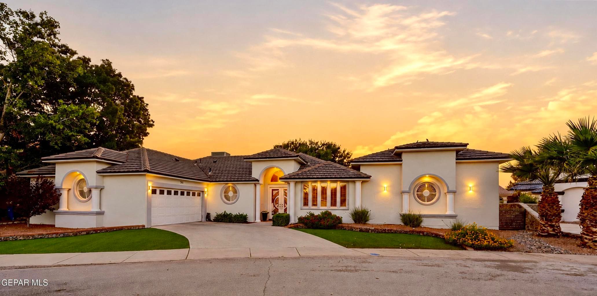 741 CINNAMON TEAL Circle