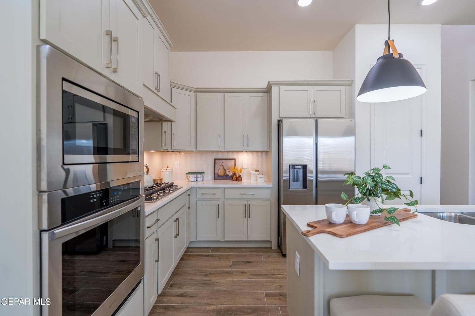 3821 Aspire MLS-24
