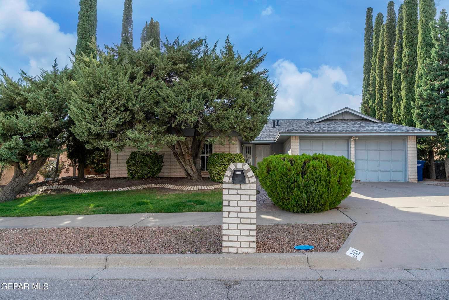Photo of 743 ESPOLON Drive