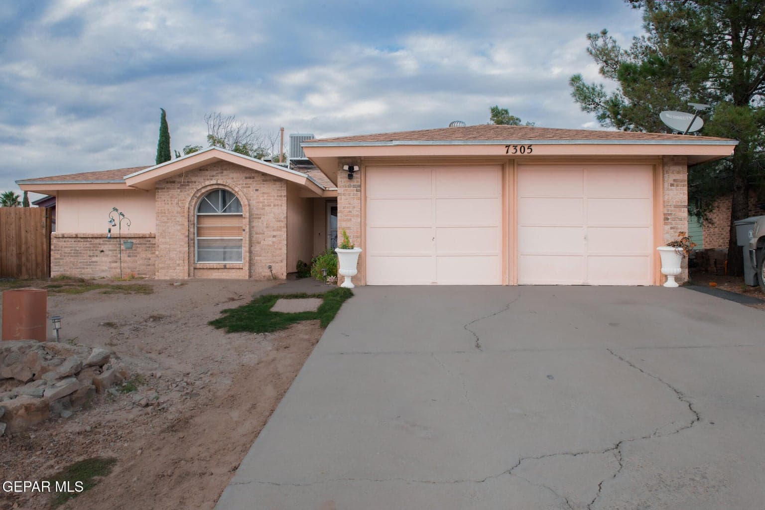 Photo of 7305 LAKEHURST Road