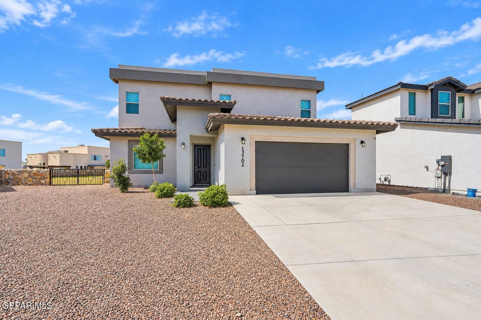 110-web-or-mls-Exterior 1_4