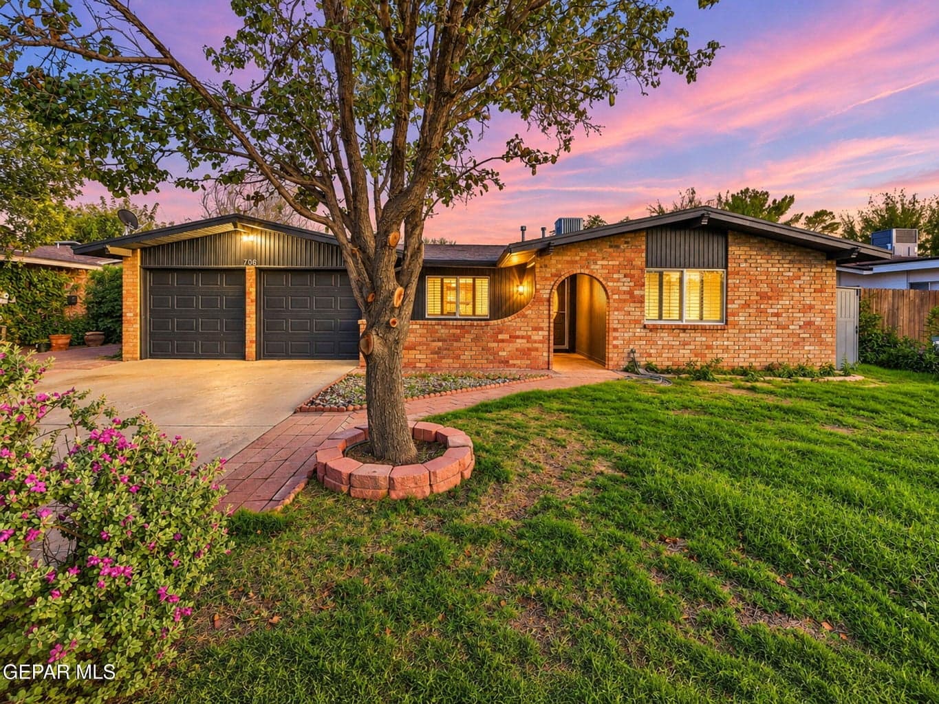 708 EL CENTAURO Drive