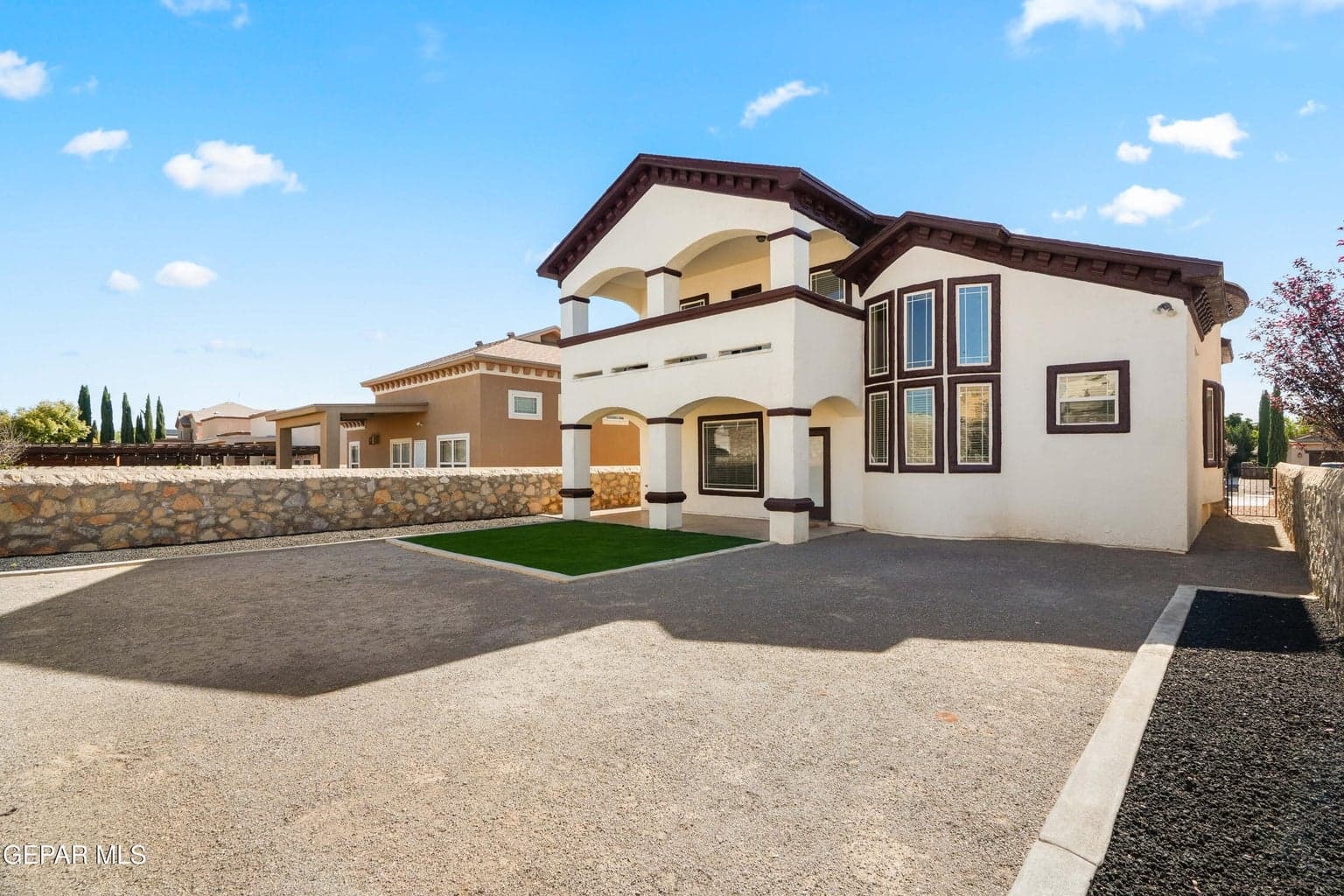 5569 Mike Vane Dr-44
