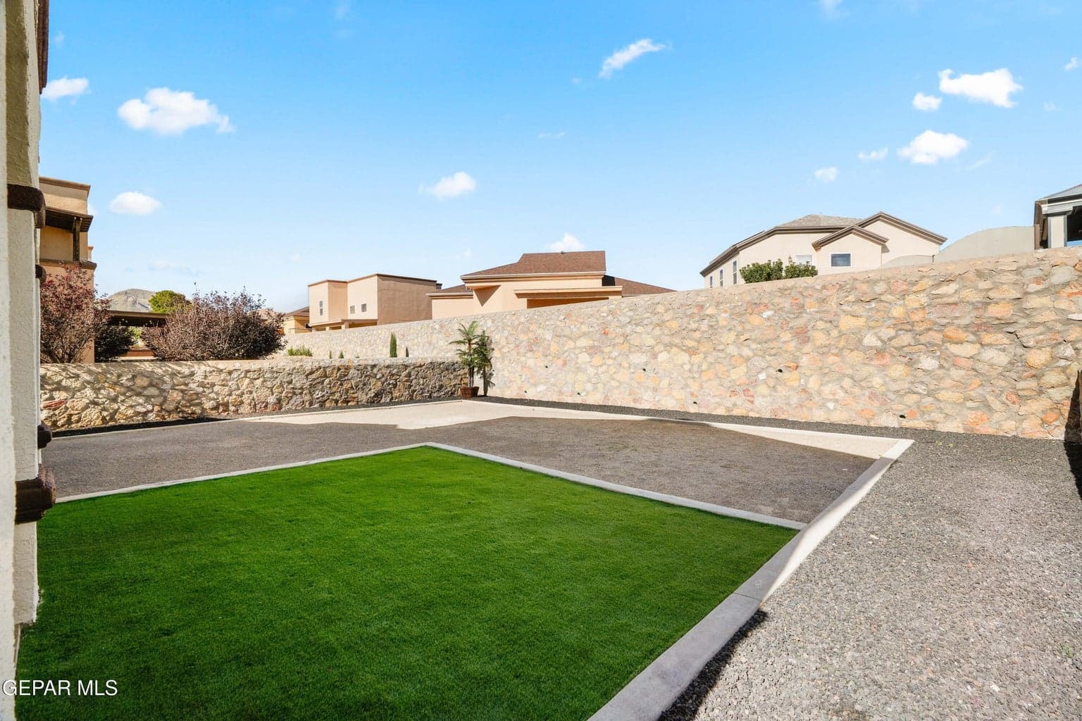 5569 Mike Vane Dr-46