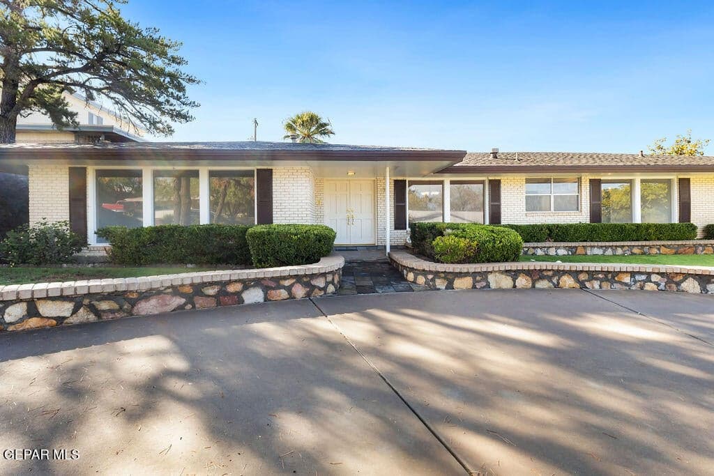 Photo of 416 BOREALIS Lane
