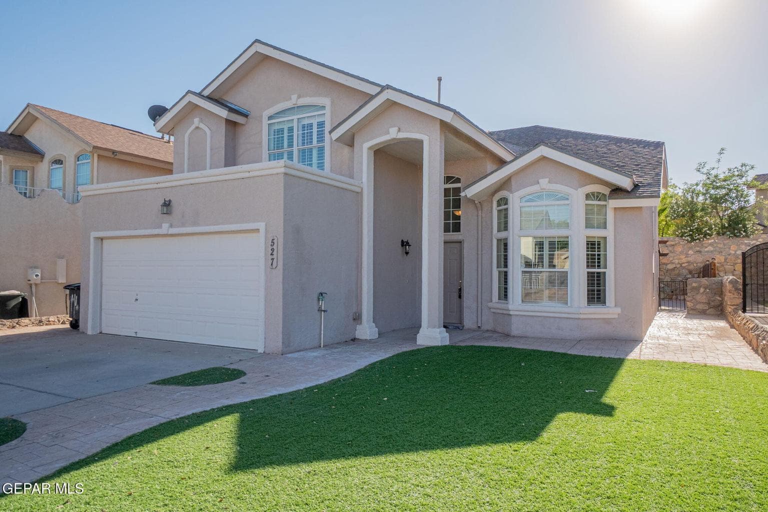 527 LONGLEAF Place