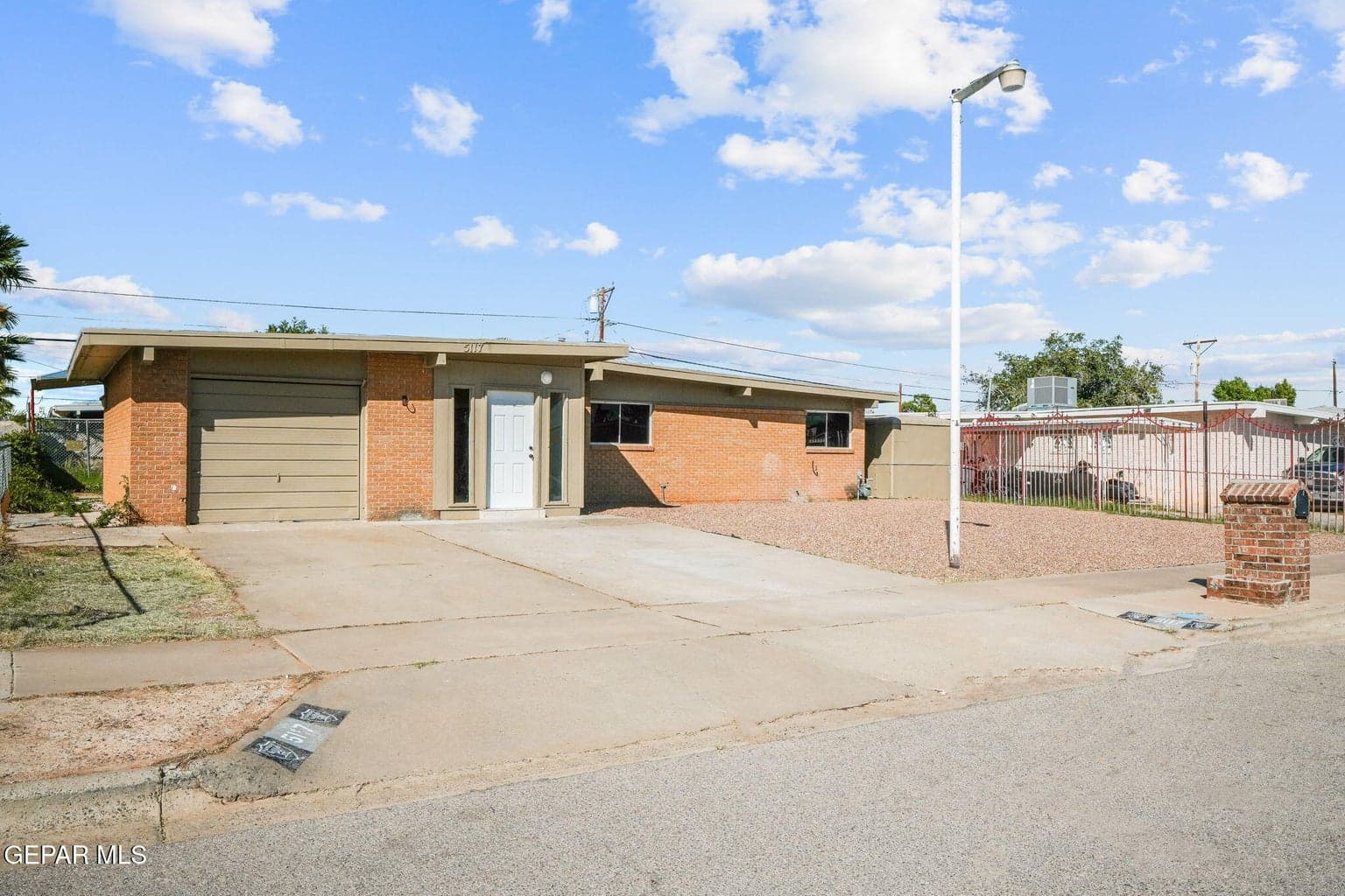 5117 Beautonne Dr-3