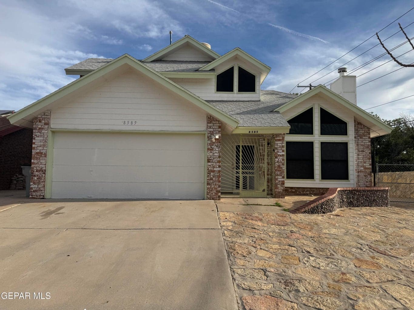 8585 MACKENZIE